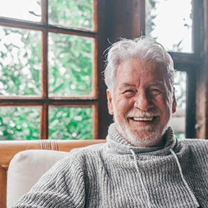 Man wearing dentures in Flint